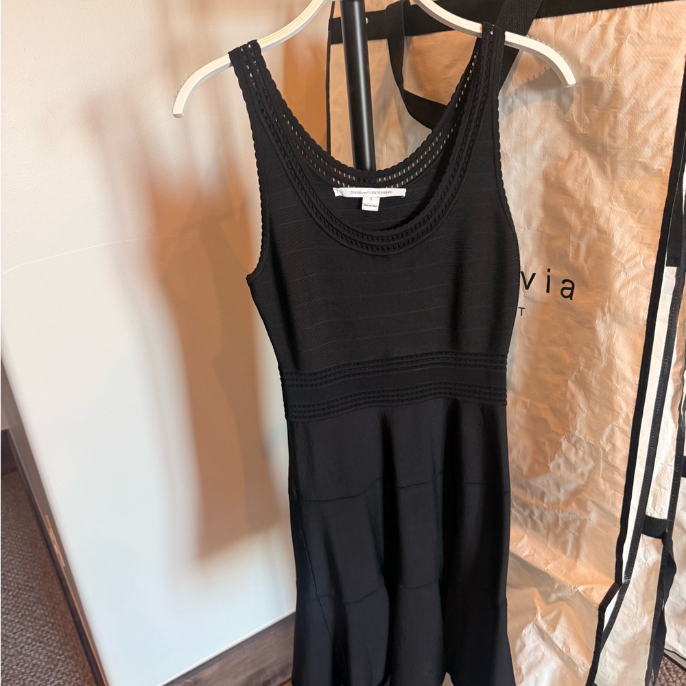 Elegant Black Sleeveless Dress